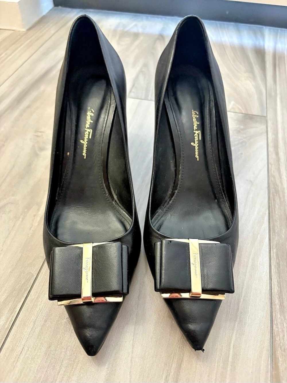 Salvatore Ferragamo Black Leather Bow Pointed Toe Pumps size 10B used